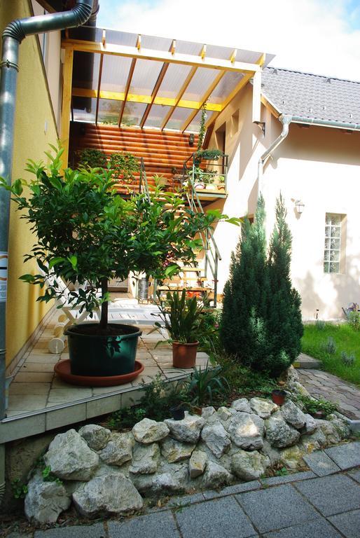 Vagi Apartment Sarvar Exterior photo