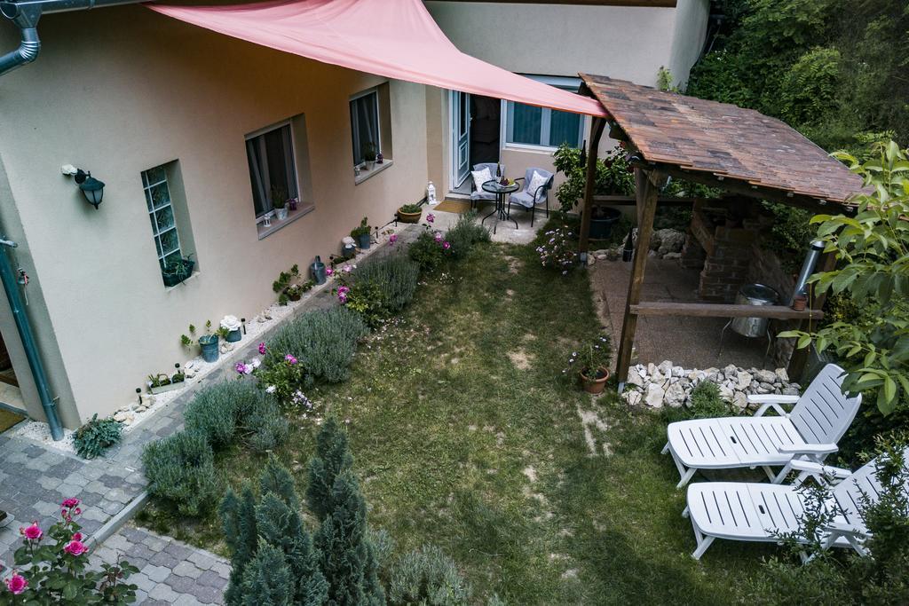 Vagi Apartment Sarvar Exterior photo