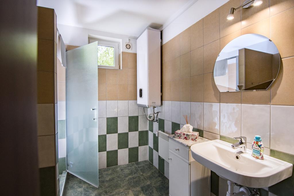 Vagi Apartment Sarvar Exterior photo